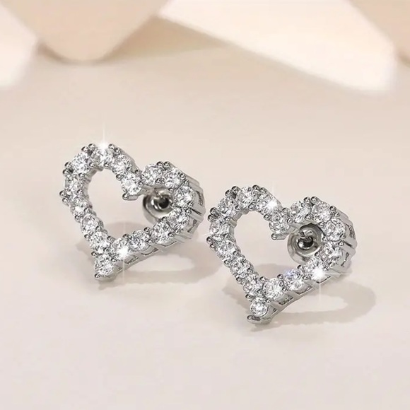 💖 18k White Gold Filled CZ Diamond Heart Earrings - Picture 15 of 16